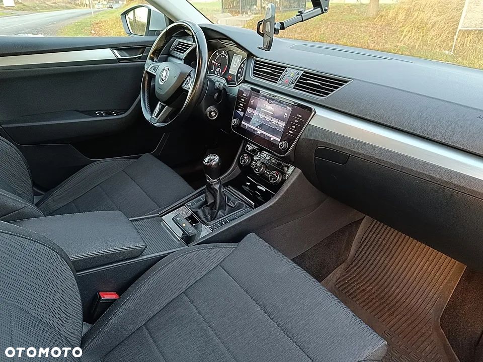 Skoda Superb 2.0 TDI Ambition - 27