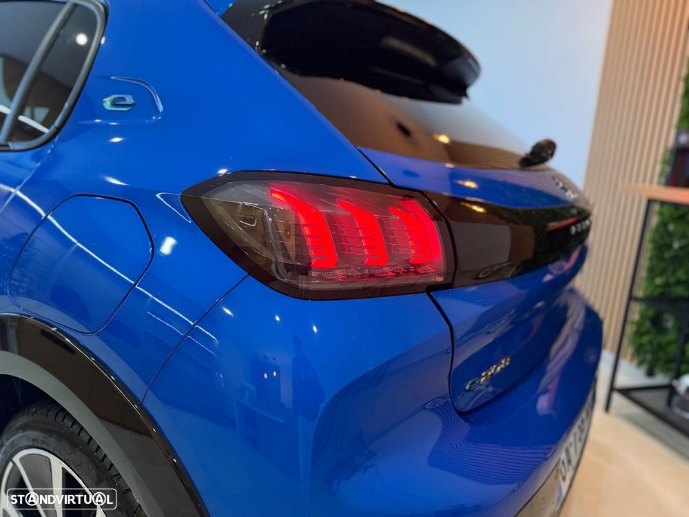 Peugeot e-208 GT Pack - 27