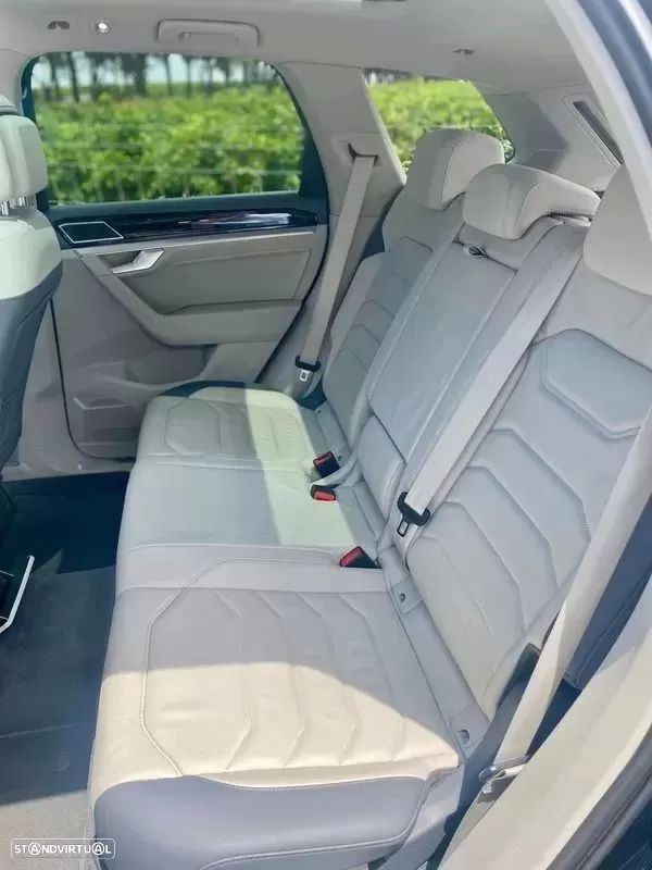 VW Touareg 3.0 TDI V6 Elegance Plus - 11