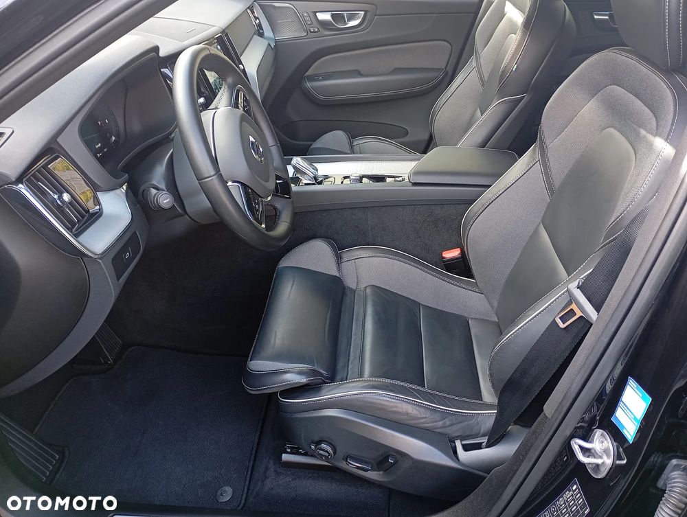Volvo XC 60 B4 D AWD Ultimate Dark - 5