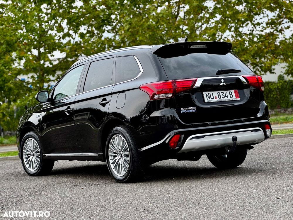 Mitsubishi Outlander 2.4 4WD Plug-In Hybrid Top - 33