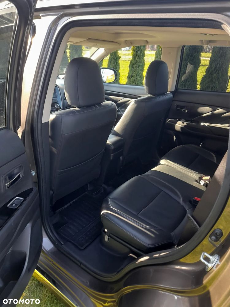 Mitsubishi Outlander - 16