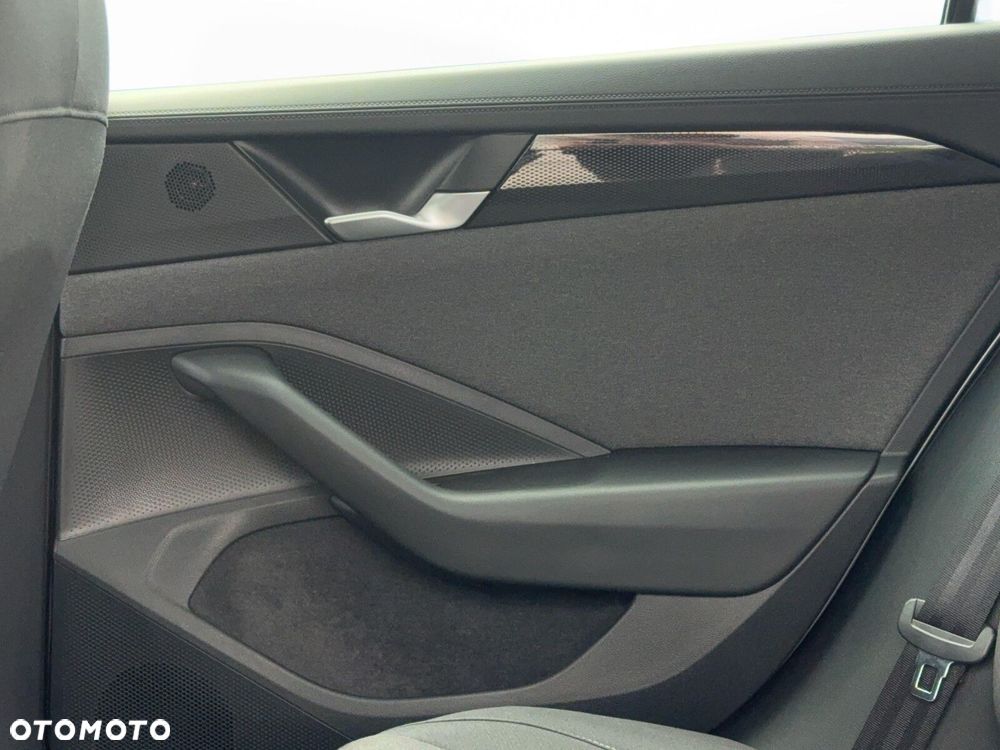 Volkswagen Passat - 27