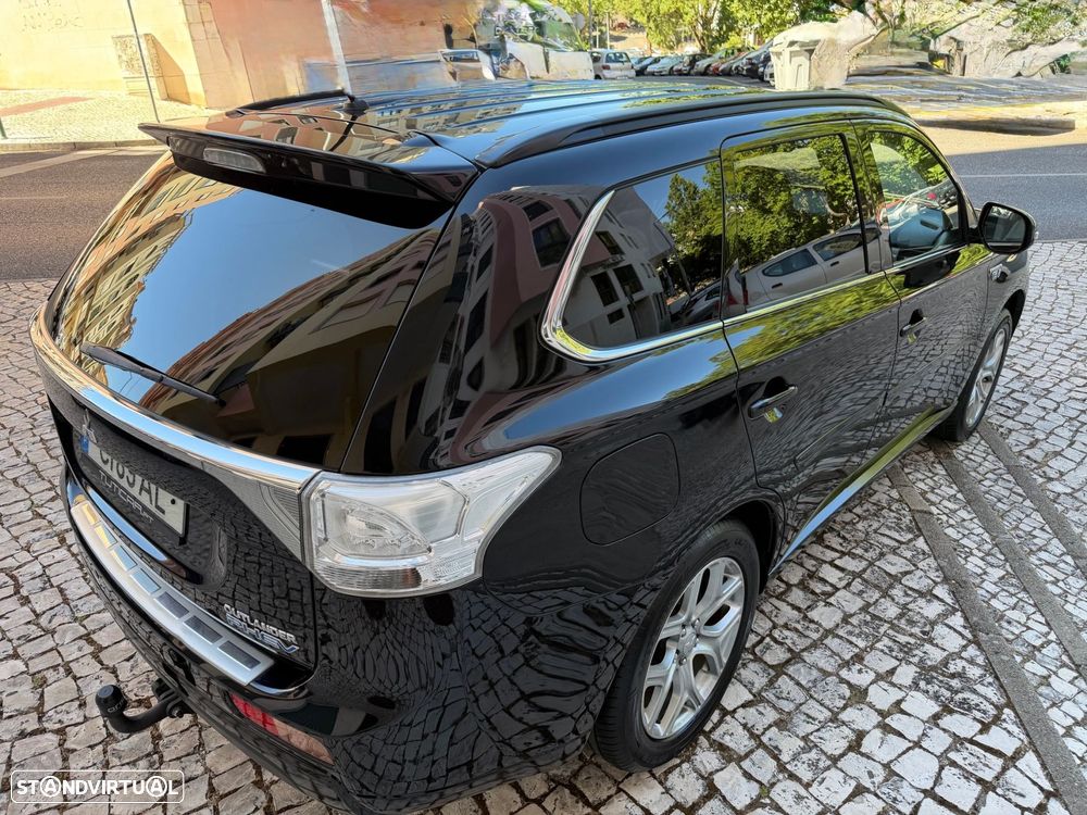Mitsubishi Outlander 2.0 MIVEC Instyle Navi+ - 22