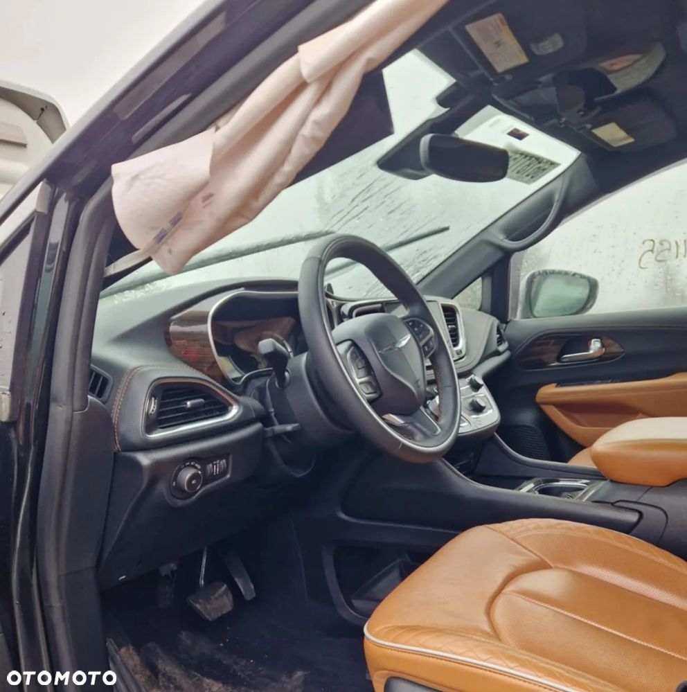 Chrysler Pacifica - 15