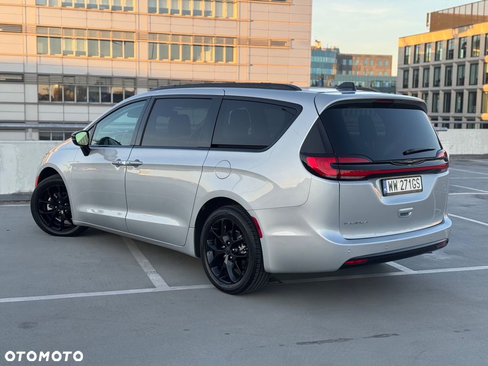 Chrysler Pacifica - 12