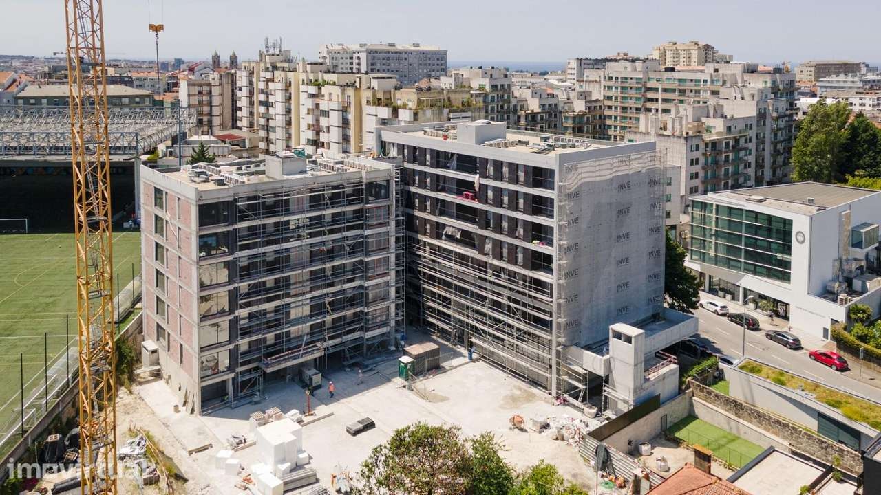 T2 Novo com Garagem junto à Constituição | Pronto em Outubro 2026! - Grande imagem: 5/9