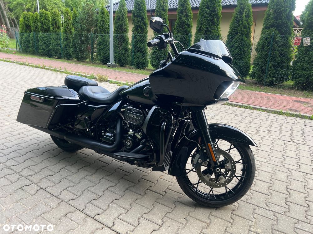 Harley-Davidson Touring Road Glide - 2