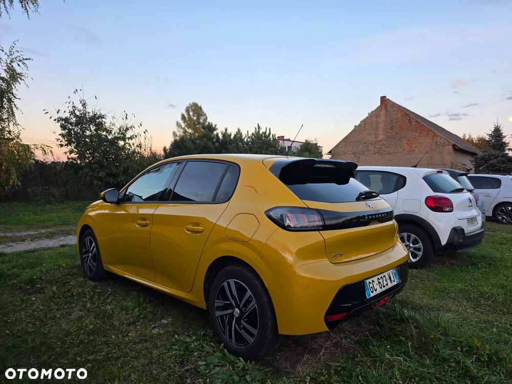 Peugeot 208 PureTech 100 EAT8 Allure - 4
