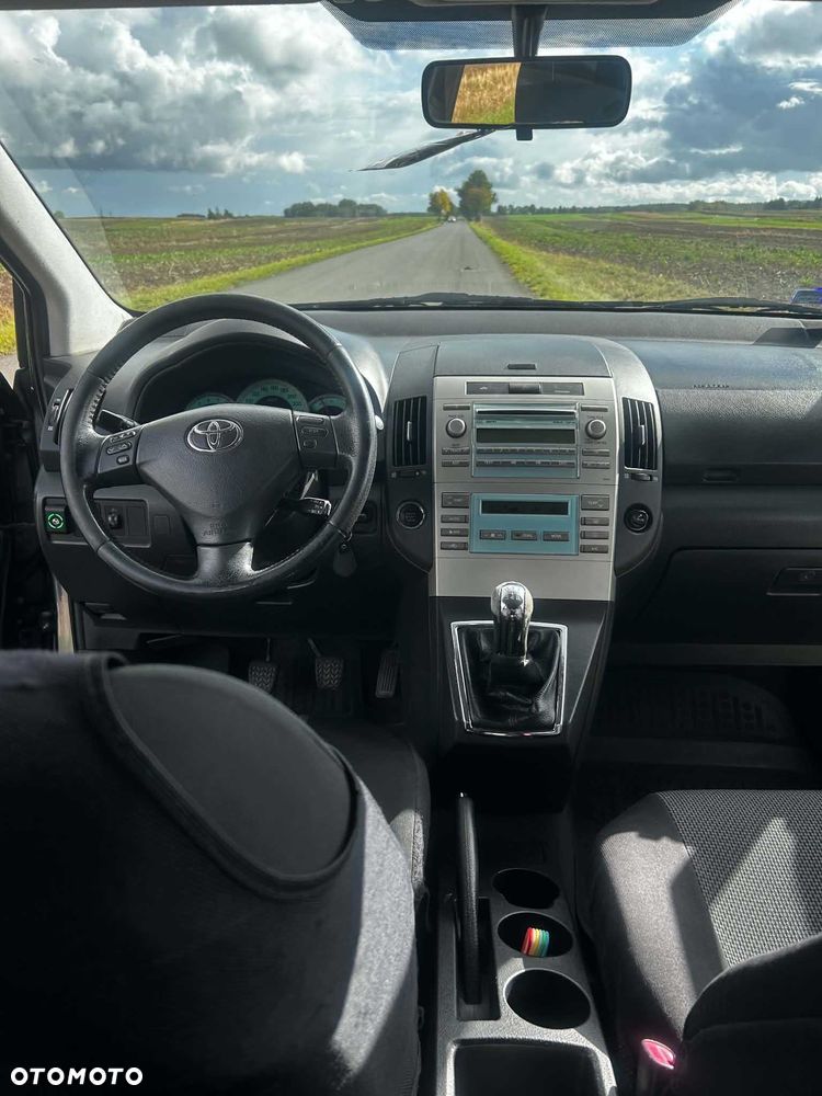 Toyota Corolla Verso - 3