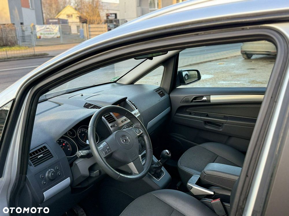 Opel Zafira - 10