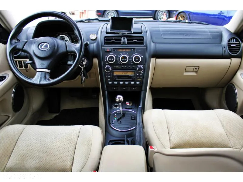 Lexus IS 200 Prestige - 13