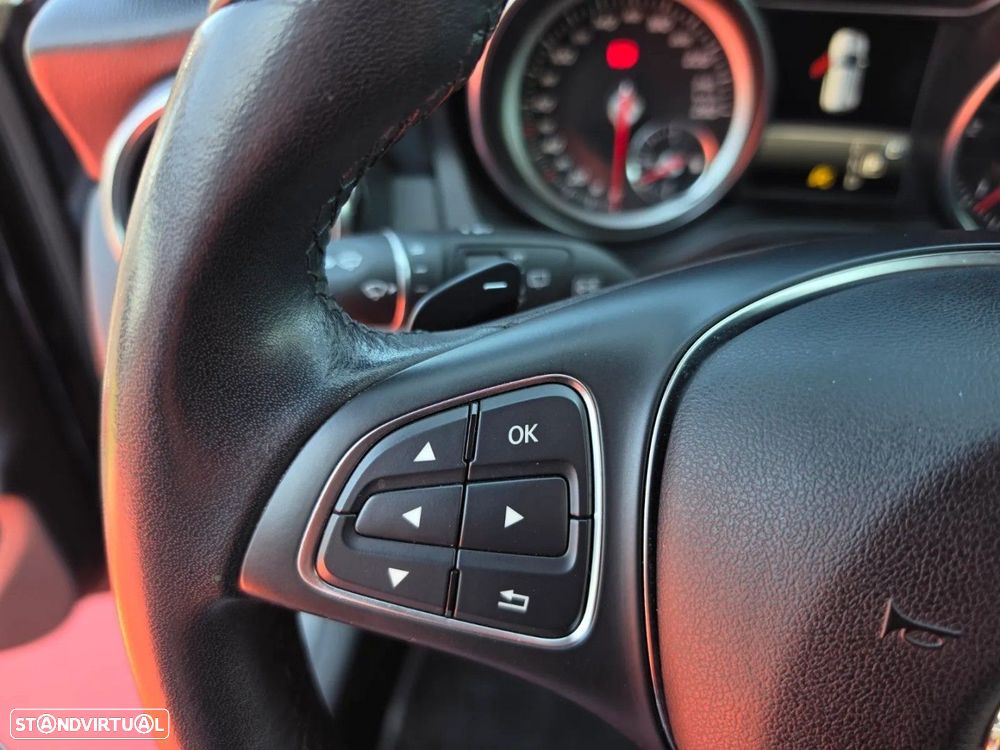 Mercedes-Benz GLA 180 d Aut. - 15