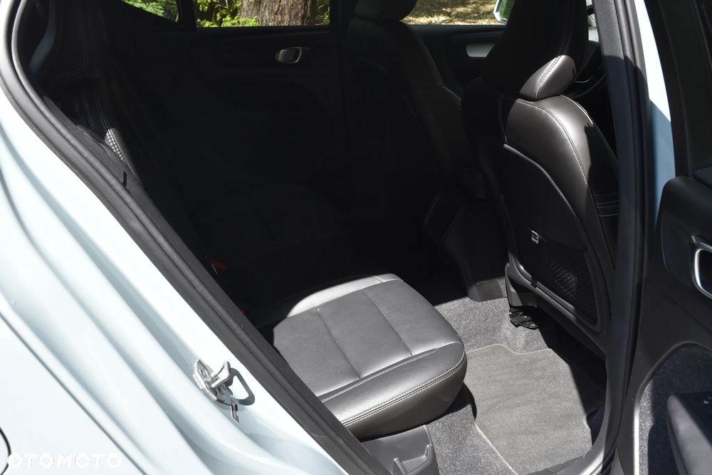 Volvo XC 40 T5 AWD Geartronic Momentum Pro - 17