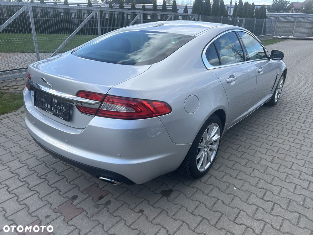 Jaguar XF 2.2 D Luxury - 4