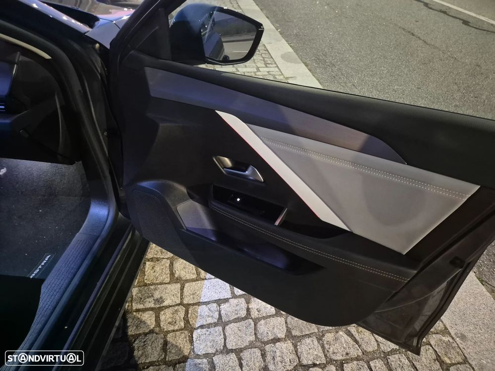 Opel Astra 1.2 T Elegance - 34