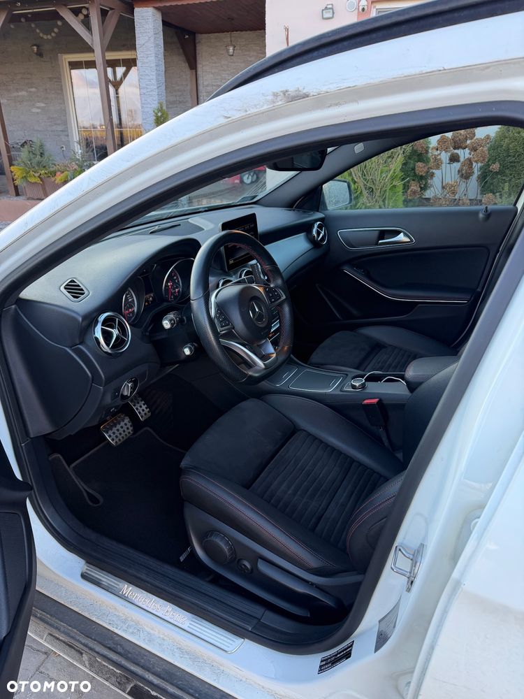 Mercedes-Benz GLA 220 4-Matic AMG Line - 10