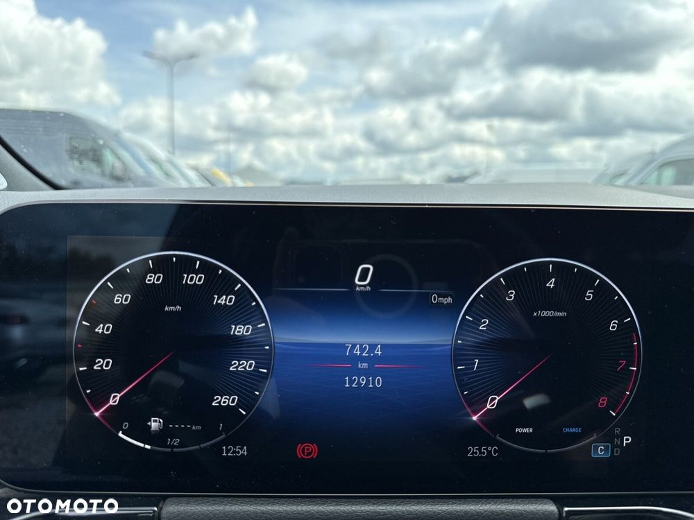 Mercedes-Benz GLA - 13