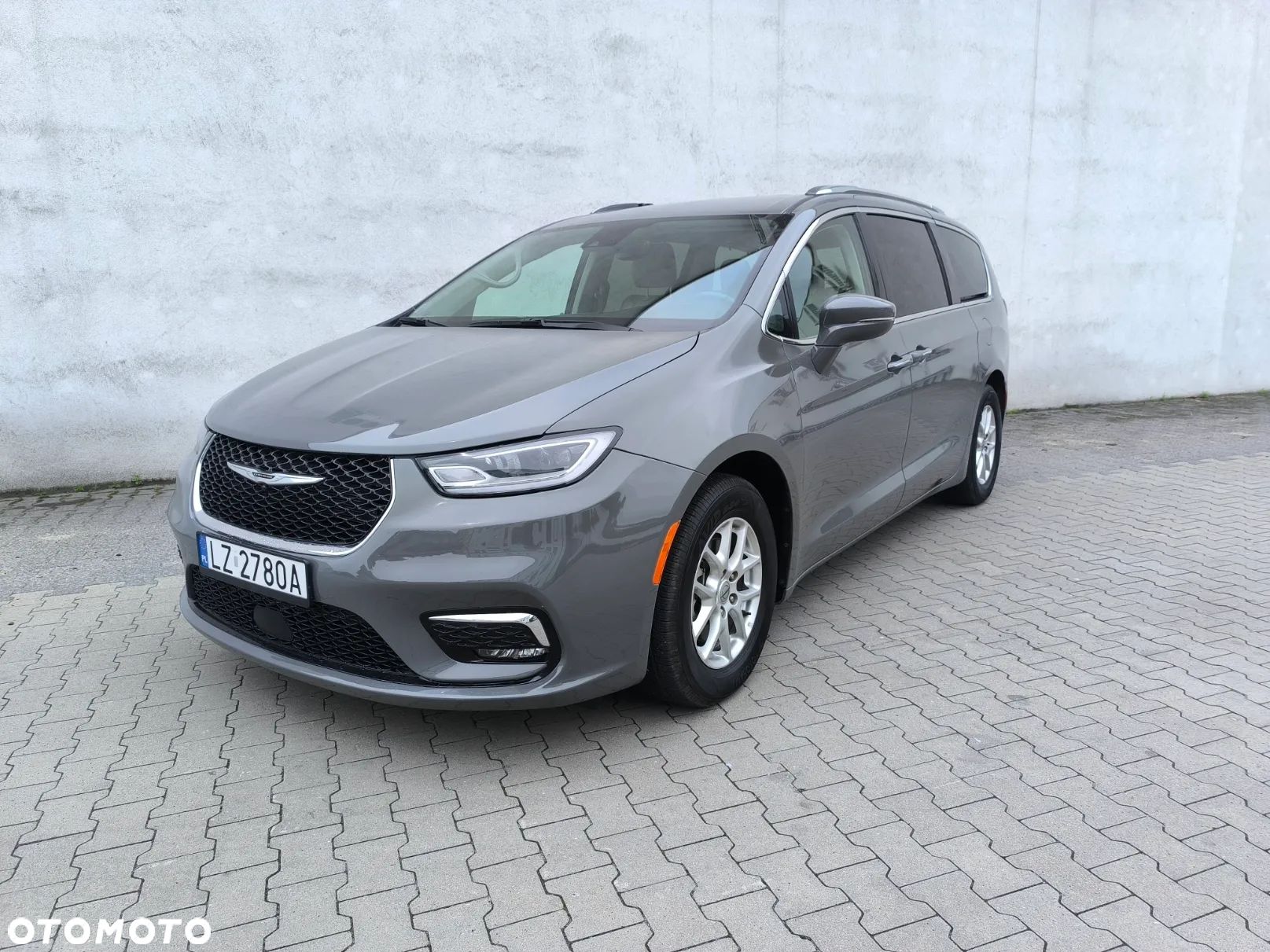 Chrysler Pacifica - 1