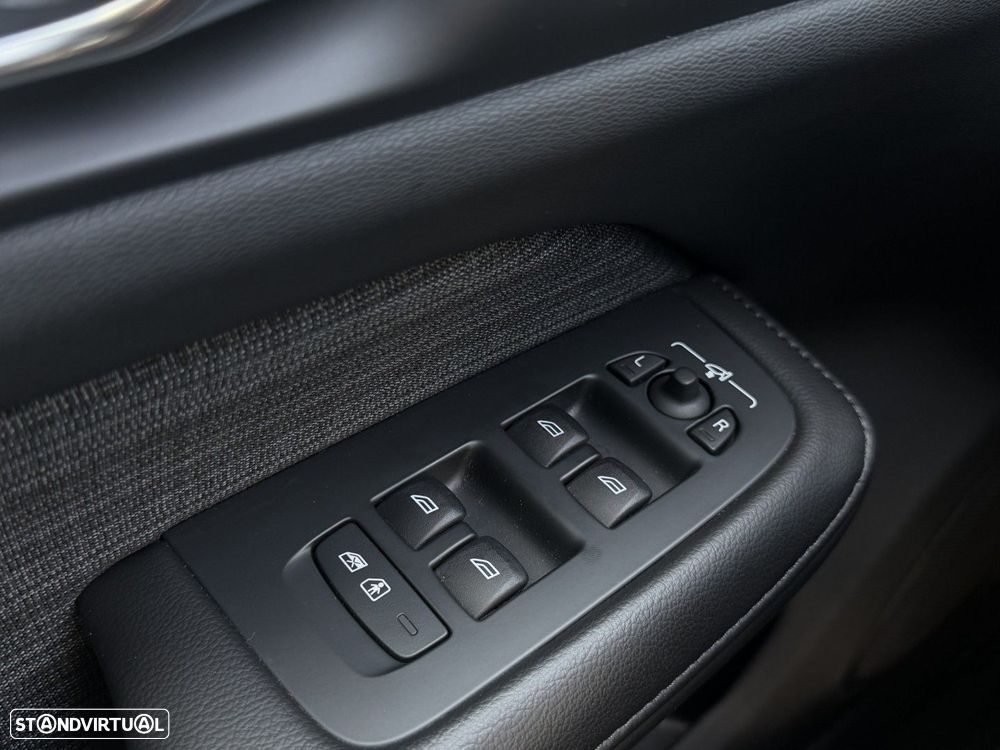 Volvo V60 2.0 T6 AWD TE Core - 29