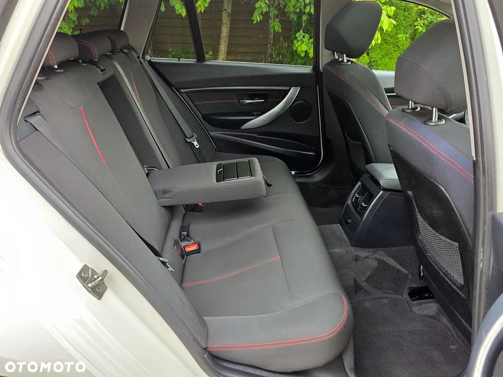 BMW Seria 3 318d Blue Performance Sport Line - 24