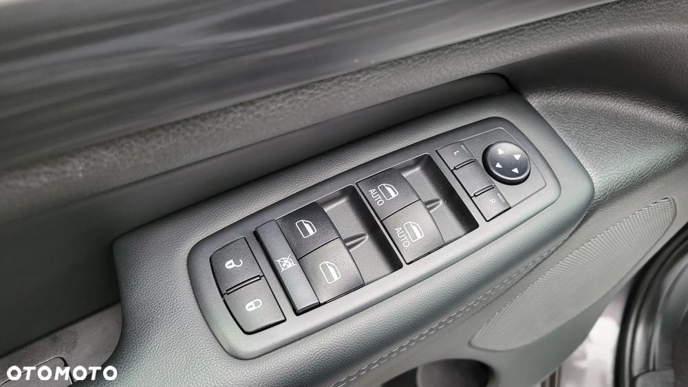 Jeep Grand Cherokee - 12