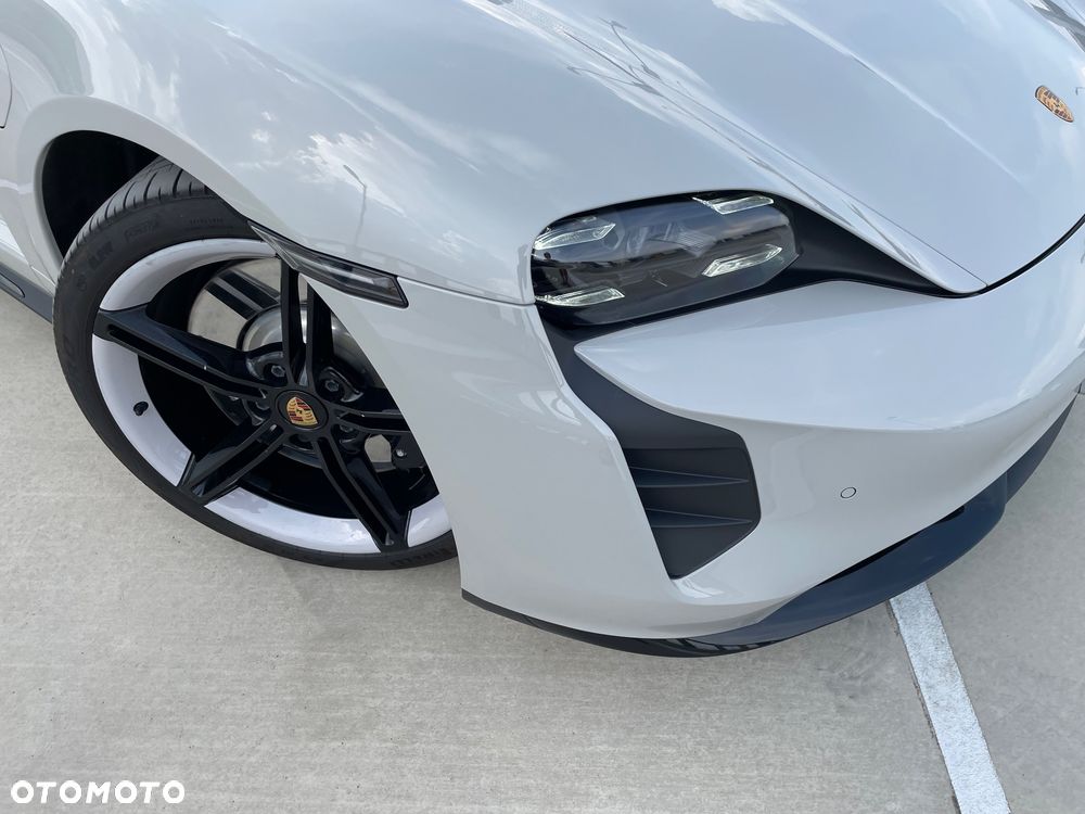 Porsche Taycan Turbo - 14