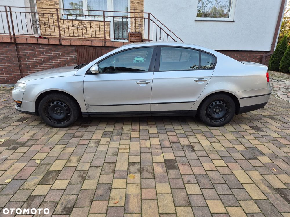 Volkswagen Passat 2.0 FSI Comfortline - 4