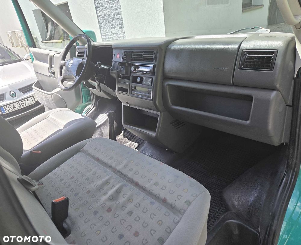 Volkswagen Caravelle - 5