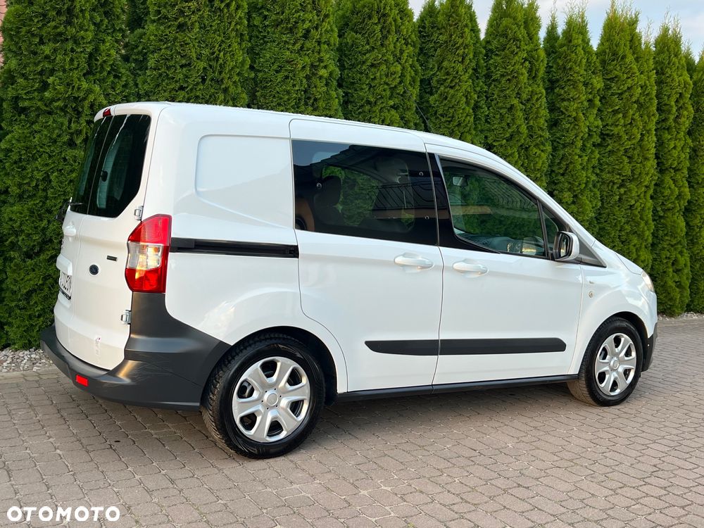 Ford Transit Courier - 33