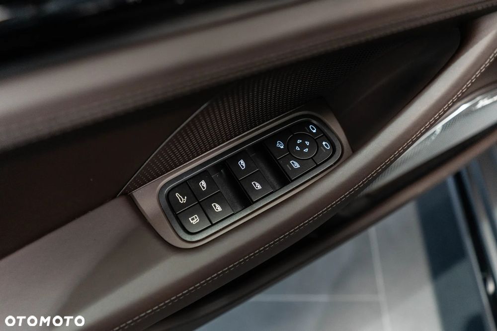 Porsche Panamera Turbo E-Hybrid PHEV - 22