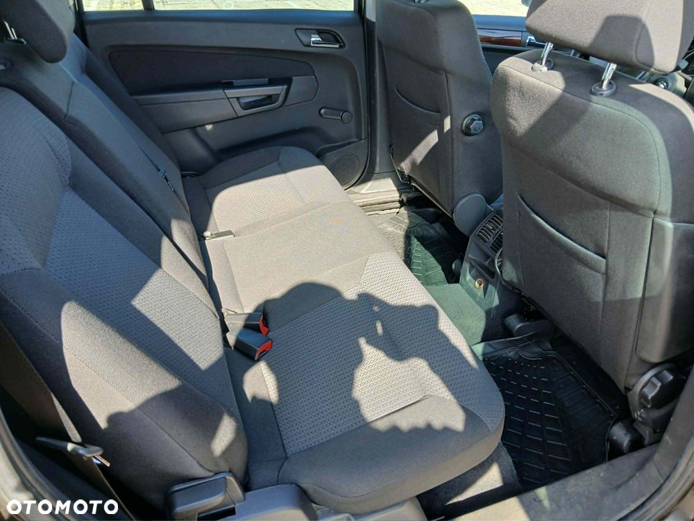 Opel Zafira 2.2 - 8