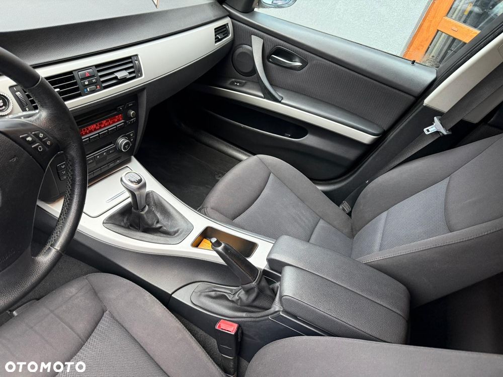 BMW Seria 3 318i - 9