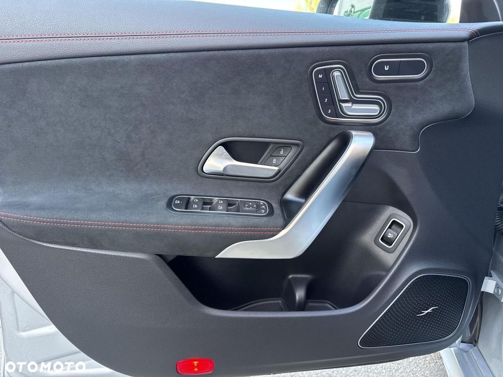 Mercedes-Benz CLA - 9