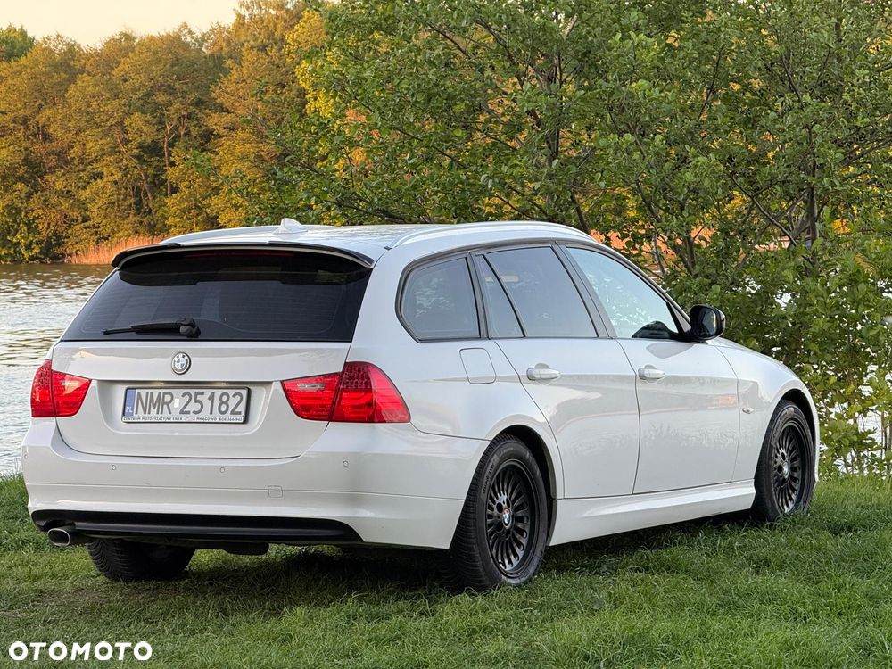 BMW Seria 3 ver-320d-dpf - 12