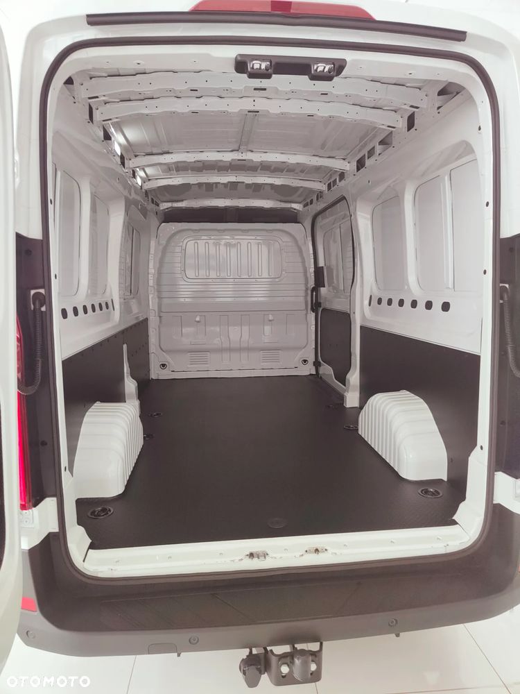 Maxus deliver 9 - 6