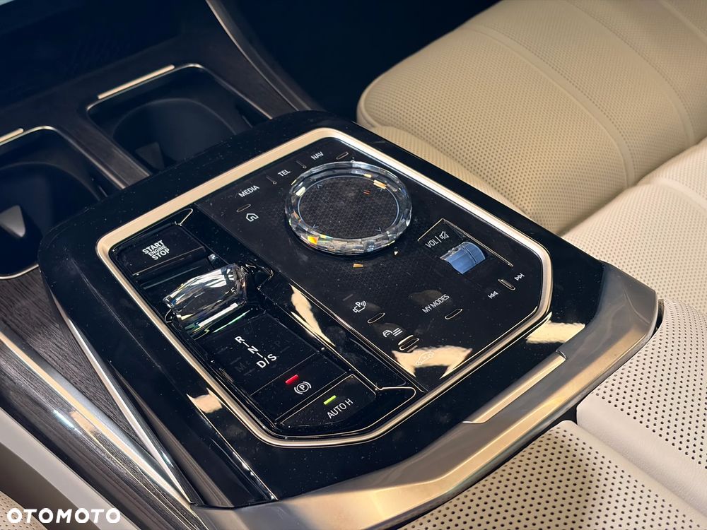 BMW Seria 7 740d xDrive mHEV Nero Lusso Edition sport - 25