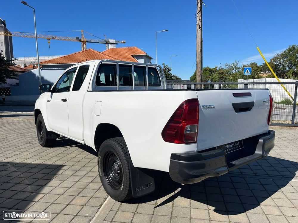 Toyota Hilux 2.4 D-4D 2WD CE - 4