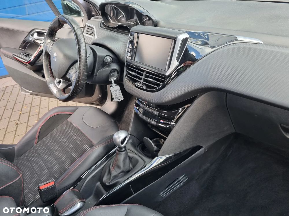 Peugeot 2008 PureTech 130 GT - 12