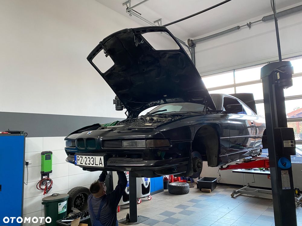 BMW Seria 8 - 26