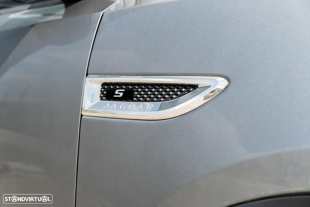 Jaguar E-Pace 2.0 i4D SE - 26