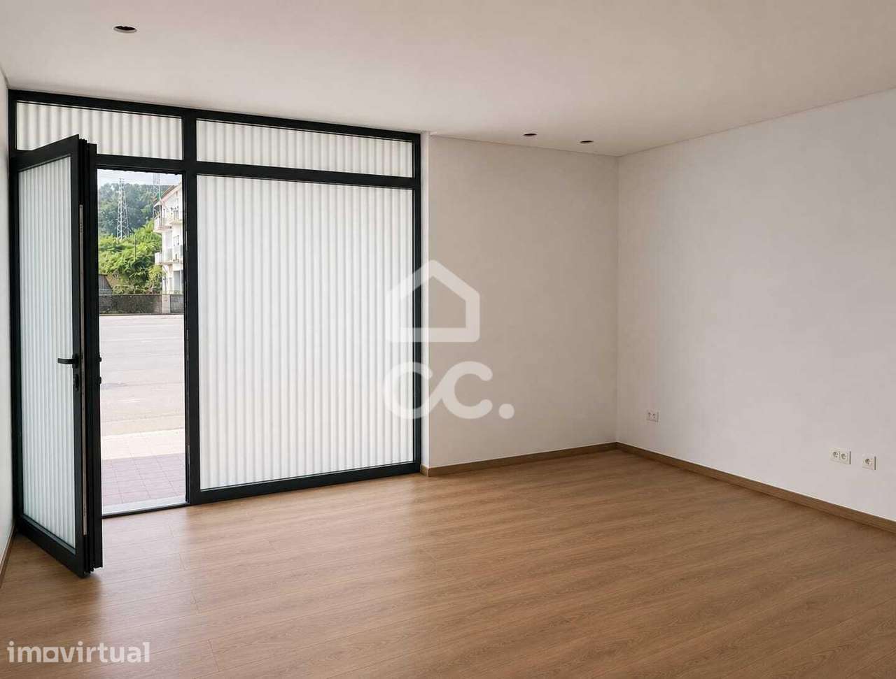 Apartamento T1 em Oliveira São Mateus - Moderno, Equipado e com Estaci - Grande imagem: 2/7