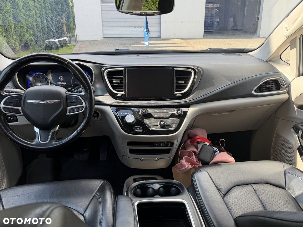 Chrysler Pacifica - 8