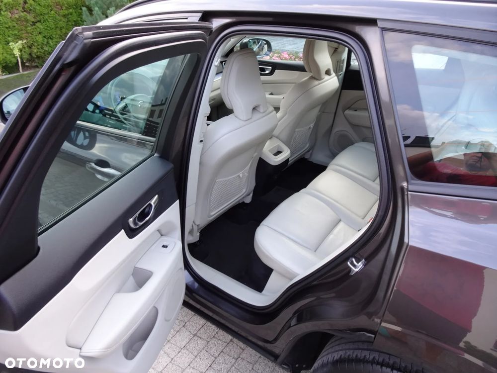Volvo XC 60 B4 D Momentum Pro - 19