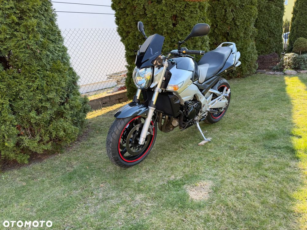 Suzuki GSR - 2