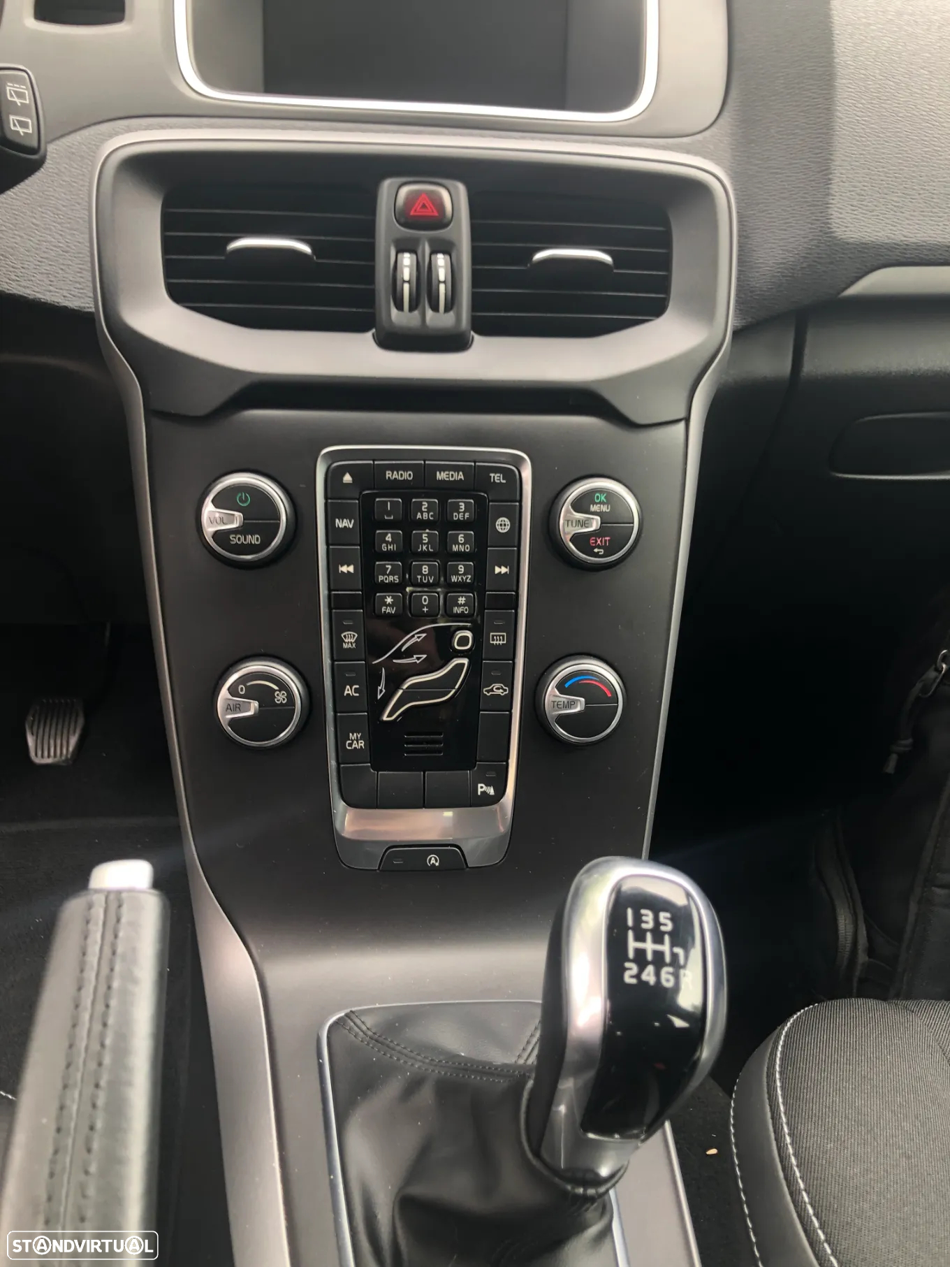 Volvo V40 2.0 D3 Momentum - 9