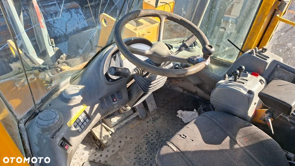 Volvo L 120 E 4X4 - 11