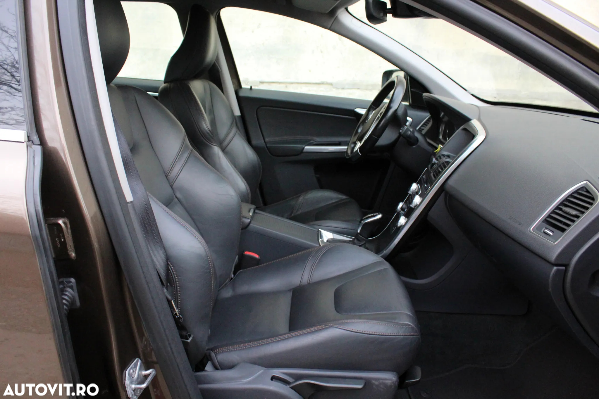 Volvo XC 60 D5 AWD Geartronic Summum - 9