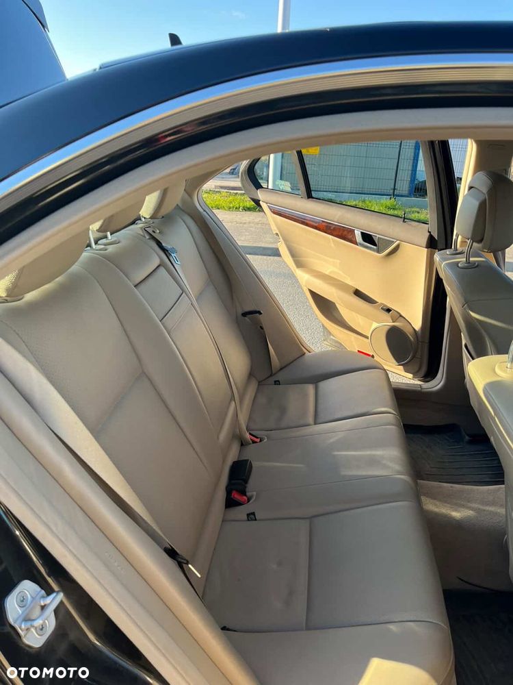 Mercedes-Benz Klasa C 350 (BlueEFFICIENCY) 7G-TRONIC Avantgarde - 17