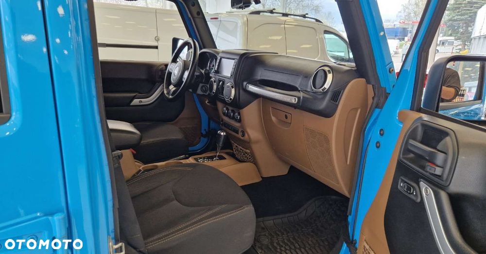 Jeep Wrangler - 16